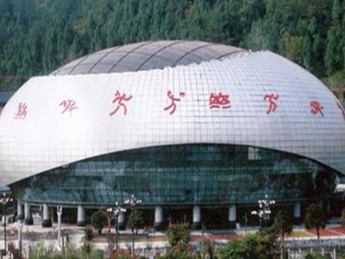 镇江体育中心球形网架加工安装